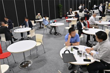 飲食ラウンジの様子